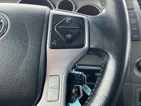 Used 2015 Toyota Sequoia Platinum image 19