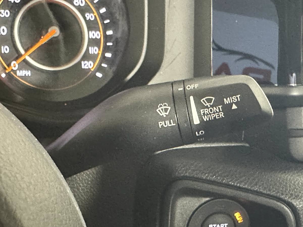 Used 2024 Jeep Gladiator Sport AWD/4WD image 18