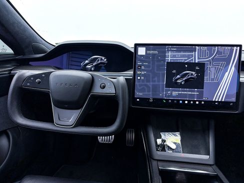 Used 2022 Tesla Model S Plaid image 3