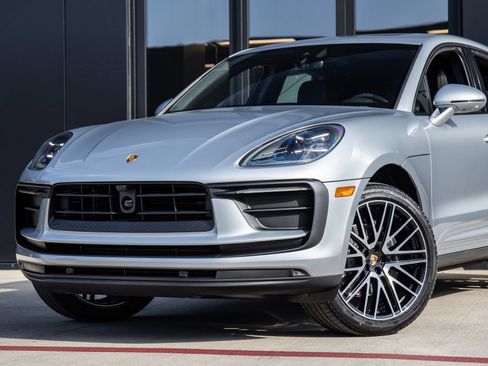Certified 2026 Porsche Macan AWD/4WD image 7