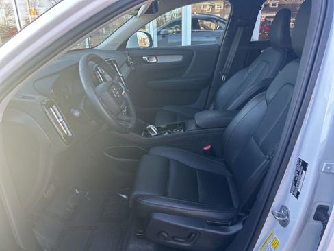 Certified 2025 Volvo XC40 B5 Plus image 17