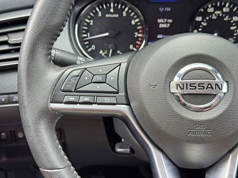 Used 2020 Nissan Rogue SV FWD image 19