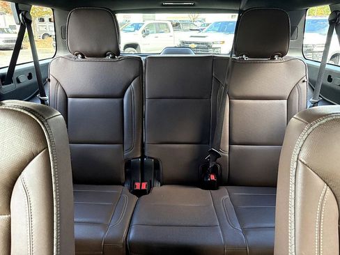 Used 2022 Chevrolet Suburban High Country image 11