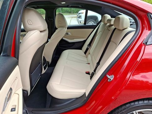 Used 2023 BMW 330i Sedan w/ Premium Package image 11