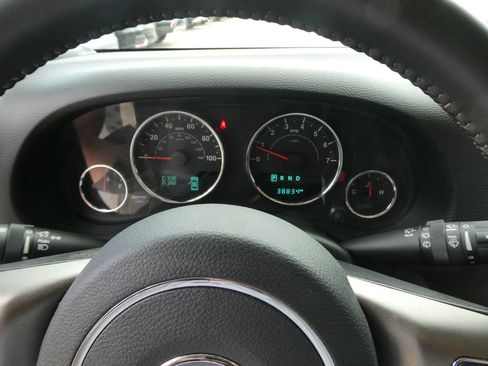 Used 2018 Jeep Wrangler Sport AWD/4WD image 17