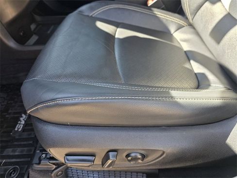 Used 2025 Toyota Sienna Platinum image 17