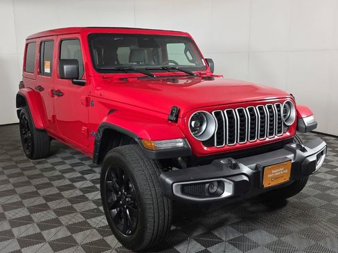 Used 2025 Jeep Wrangler Unlimited Sahara w/ Safety Group AWD/4WD image 3