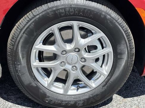 New 2027 Chrysler Pacifica Select FWD image 34