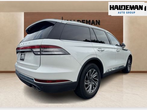 Used 2021 Lincoln Aviator AWD w/ Elements Package image 4