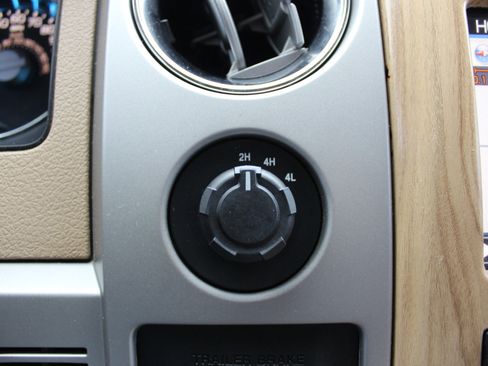 Used 2011 Ford F150 Lariat w/ Lariat Chrome Pkg image 28