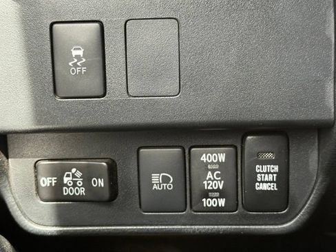 Used 2022 Toyota Tacoma TRD Off-Road w/ Technology Package AWD/4WD image 22