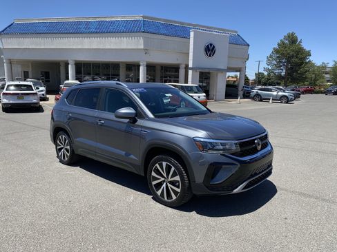 Certified 2023 Volkswagen Taos SE w/ Panoramic Sunroof Package AWD/4WD image 47