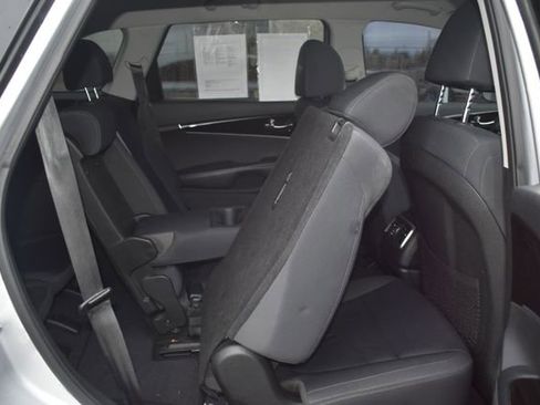 Used 2019 Kia Sorento LX image 37