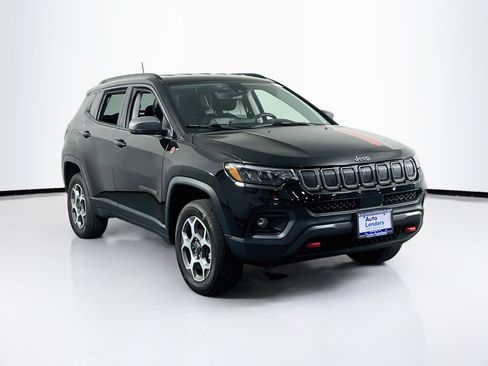 Used 2022 Jeep Compass Trailhawk w/ Trailhawk Convenience Group AWD/4WD image 3