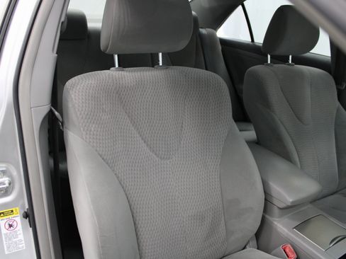 Used 2011 Toyota Camry LE image 32