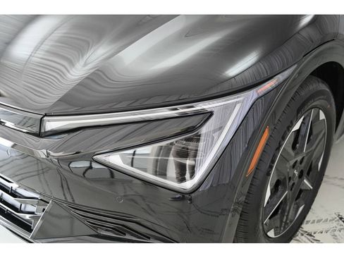 New 2025 Kia EV6 Wind image 9