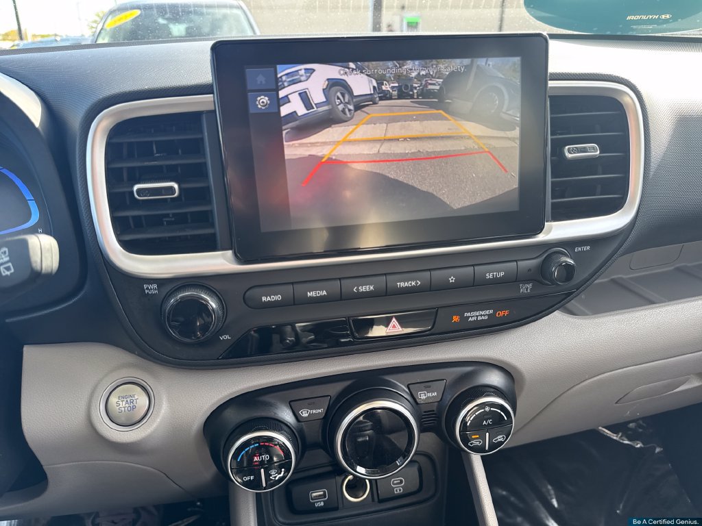 Certified 2025 Hyundai Venue SEL FWD image 55