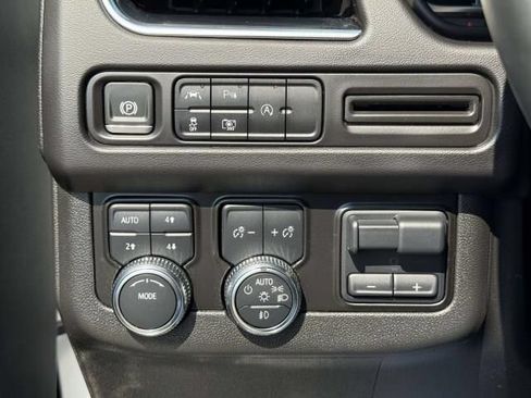 Used 2024 GMC Yukon SLT w/ SLT Premium Package AWD/4WD image 22