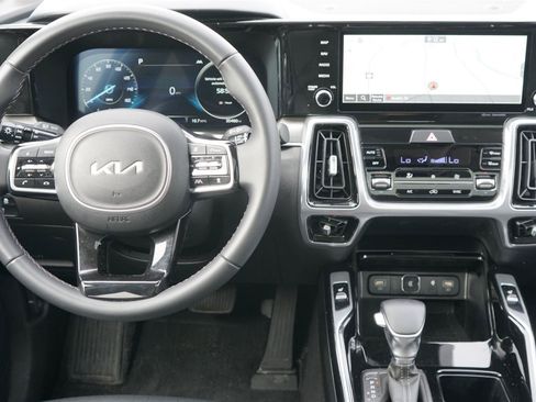 Used 2023 Kia Sorento SX AWD/4WD image 25