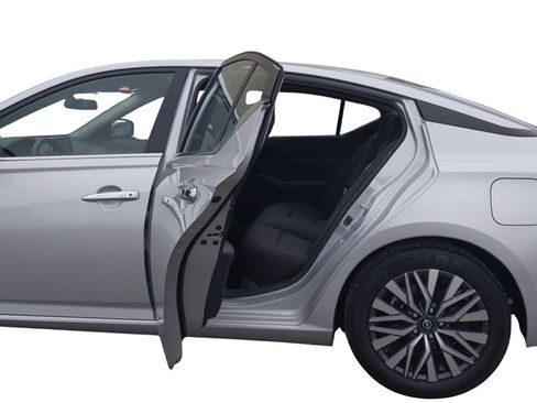 Used 2024 Nissan Altima 2.5 SV image 30