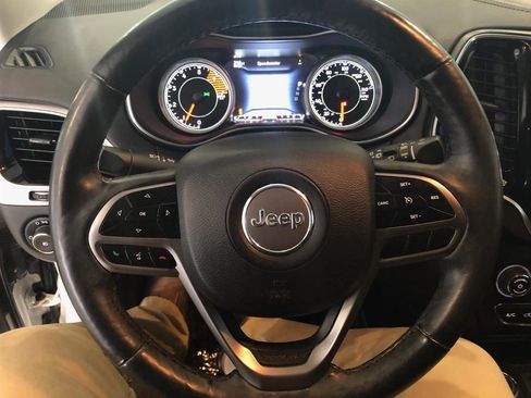 Used 2019 Jeep Cherokee Limited image 20