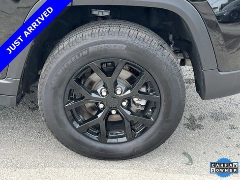 Certified 2024 Jeep Grand Cherokee Altitude AWD/4WD image 12