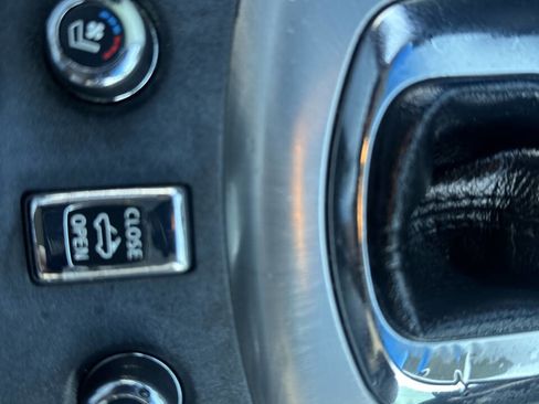 Used 2014 INFINITI Q60 Convertible w/ Premium Package image 32