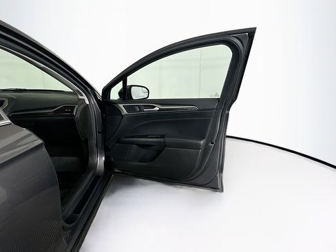 Used 2013 Ford Fusion SE FWD image 32