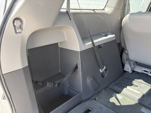 Used 2018 Toyota Sienna XLE w/ Carpet Mat Package FWD image 21