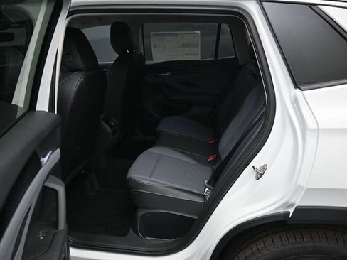 New 2026 Volkswagen Tiguan SE FWD image 11