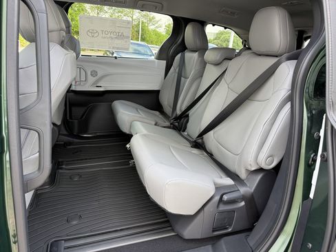 New 2026 Toyota Sienna XLE image 29