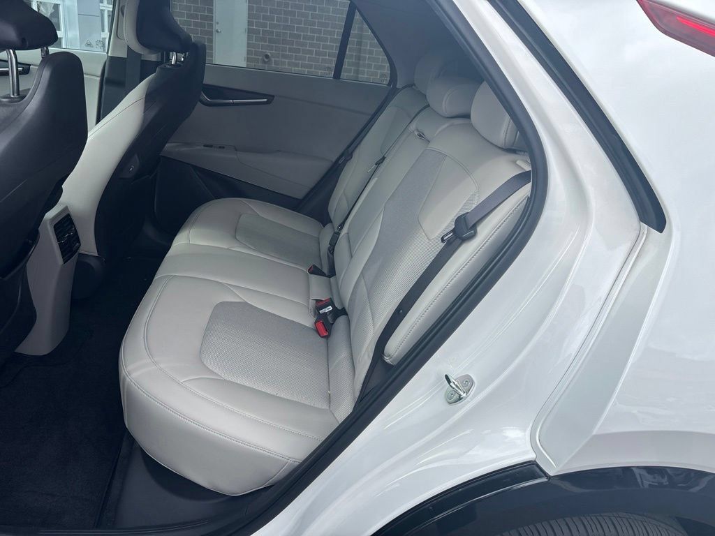 Certified 2023 Kia Niro Wind w/ Wind Preserve Package FWD image 10