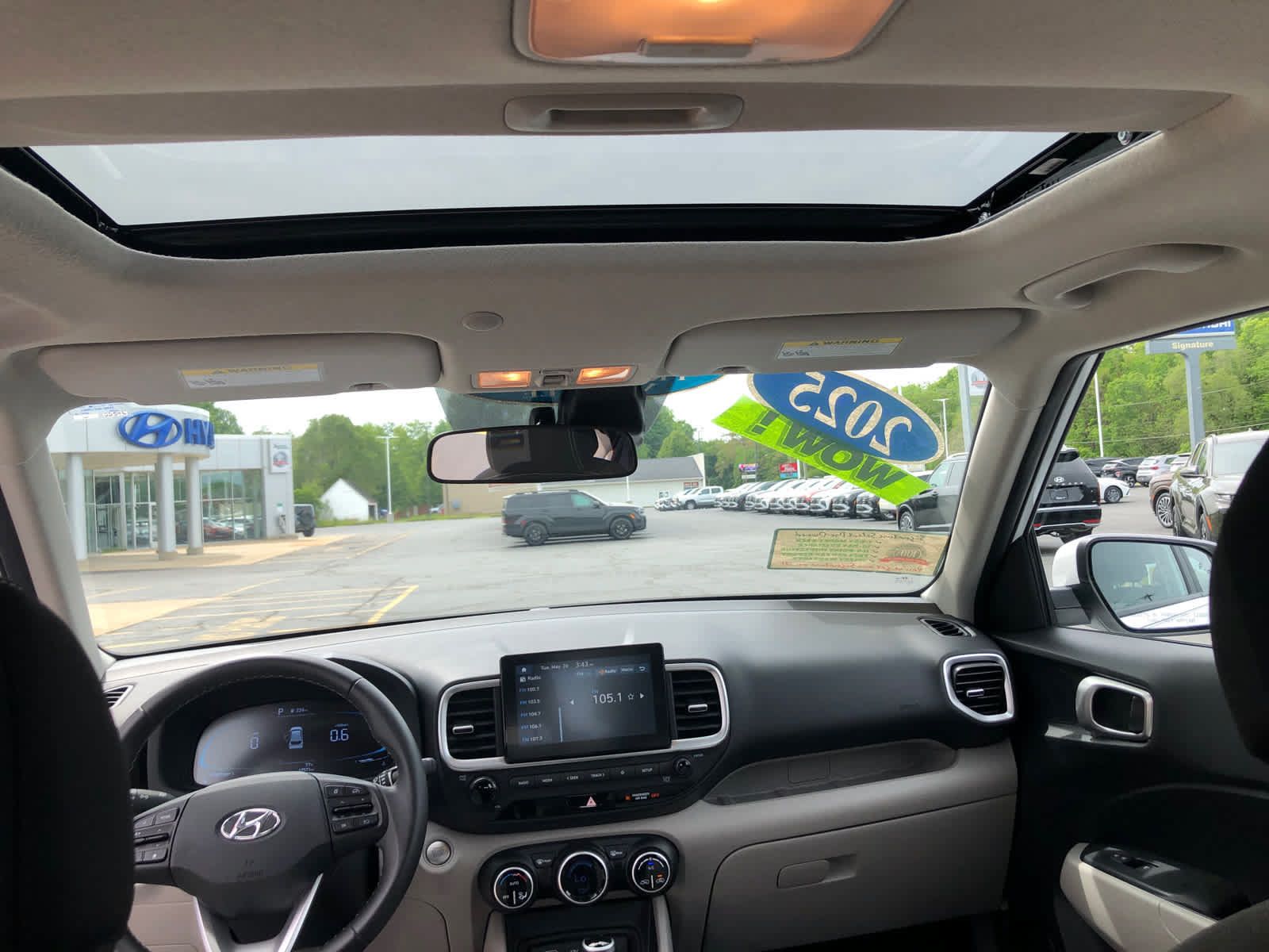 Certified 2025 Hyundai Venue SEL FWD image 26
