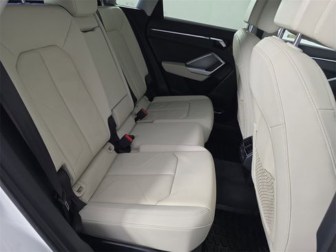 Used 2020 Audi Q3 2.0T Premium Plus w/ Premium Plus Package image 38