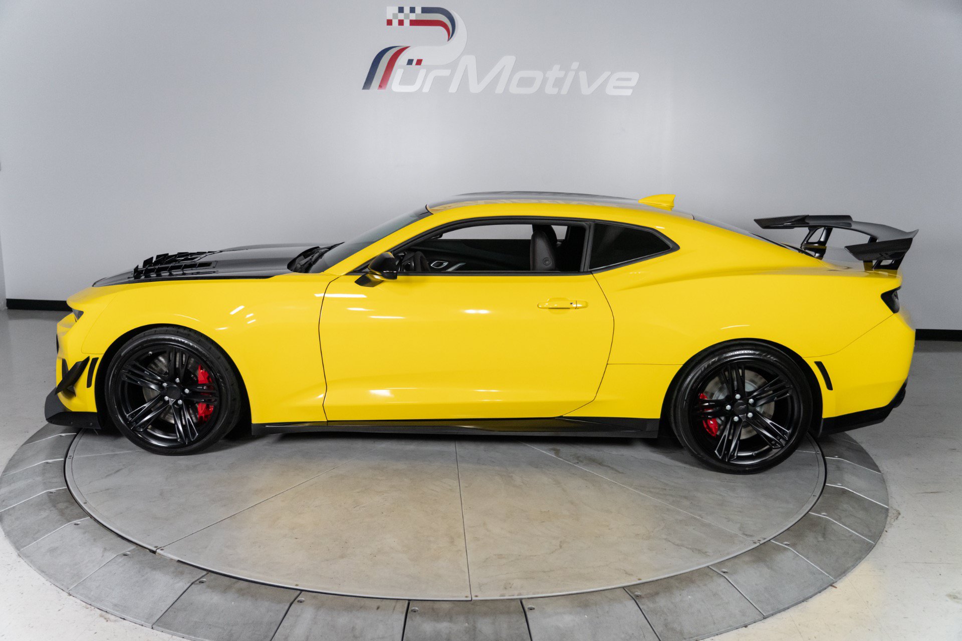 Used 2018 Chevrolet Camaro ZL1 RWD image 4