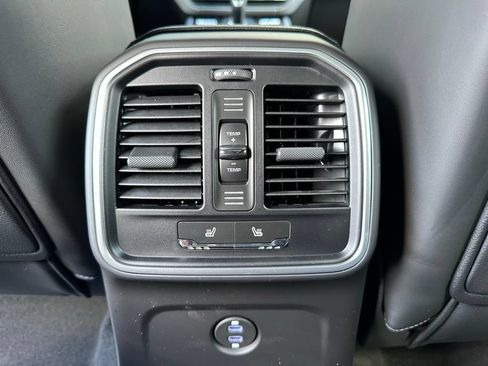 Certified 2026 Porsche Macan AWD/4WD image 36