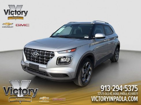 Used 2024 Hyundai Venue SEL FWD image 1