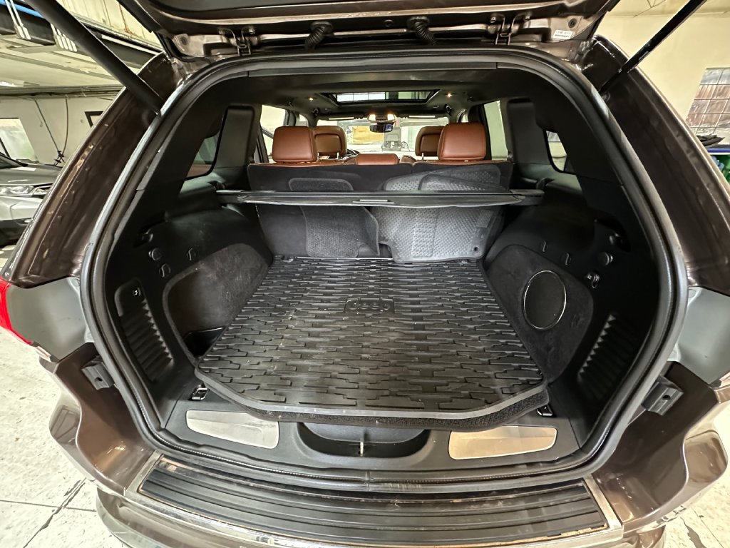 Used 2020 Jeep Grand Cherokee Summit AWD/4WD image 19