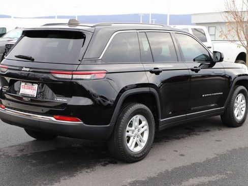 Used 2023 Jeep Grand Cherokee Laredo image 5