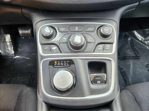 Used 2015 Chrysler 200 Limited w/ Convenience Group FWD image 19