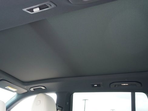 Used 2024 Mercedes-Benz GLS 450 4MATIC image 34