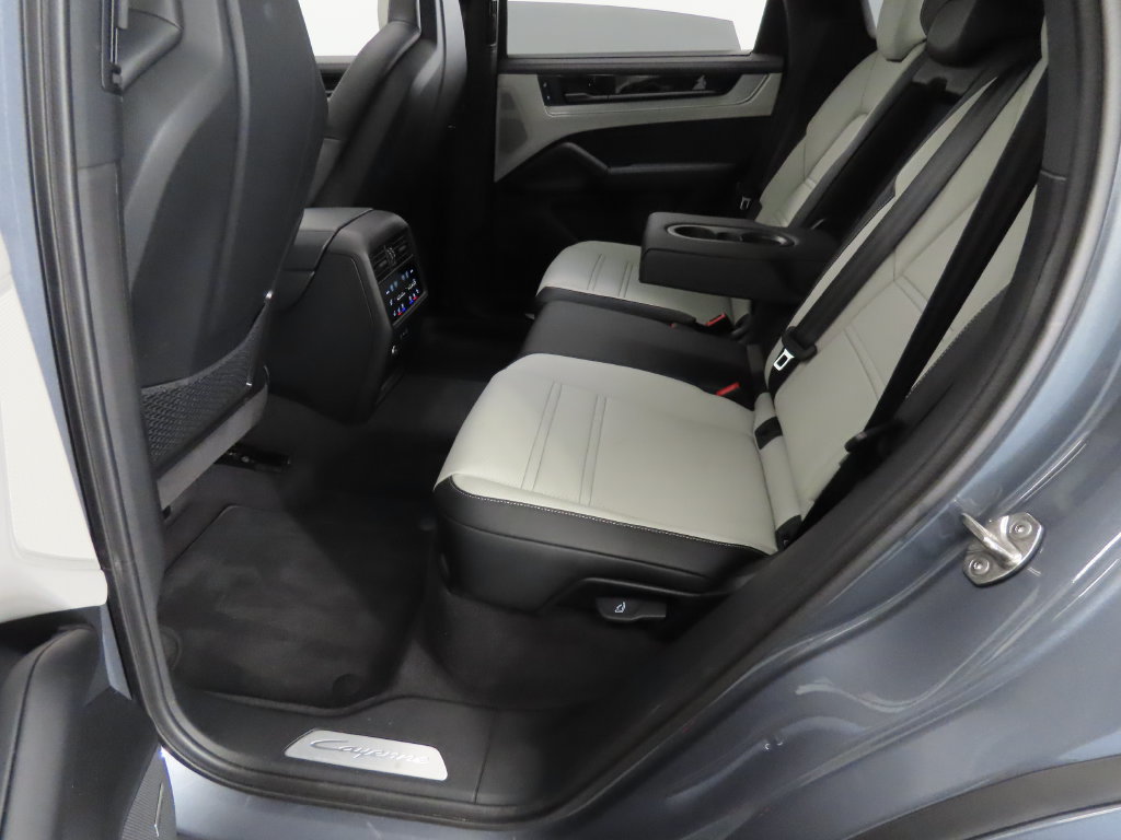 Certified 2026 Porsche Cayenne S AWD/4WD image 44