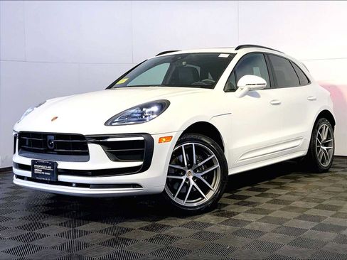 Certified 2023 Porsche Macan AWD/4WD image 1