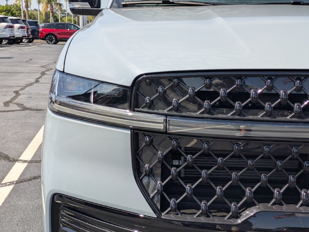 New 2027 Lincoln Navigator Reserve w/ Jet Appearance Package AWD/4WD image 10