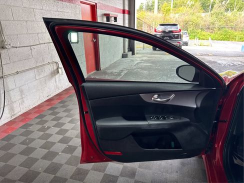 Used 2024 Kia Forte LXS w/ LXS Technology Package FWD image 18