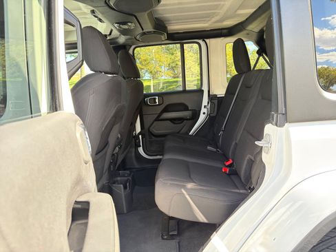 Used 2023 Jeep Wrangler Unlimited Sahara AWD/4WD image 22