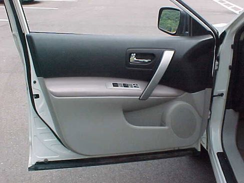 Used 2009 Nissan Rogue S image 18