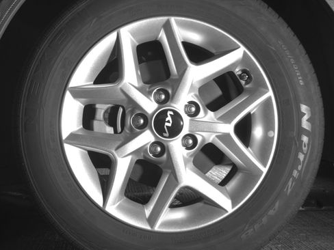 Used 2025 Kia Soul LX w/ LX Technology Package FWD image 12