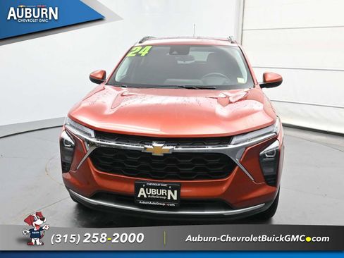 Used 2024 Chevrolet Trax LT w/ Driver Confidence Package FWD image 3