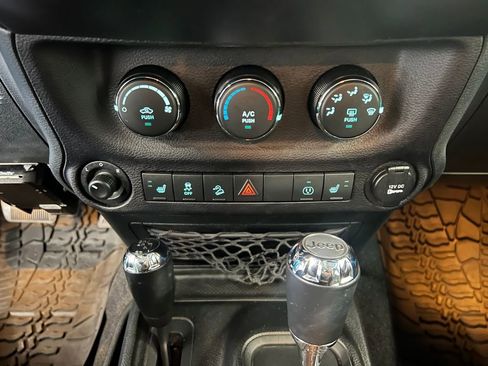 Used 2017 Jeep Wrangler Unlimited Rubicon w/ Cold Weather Group image 21